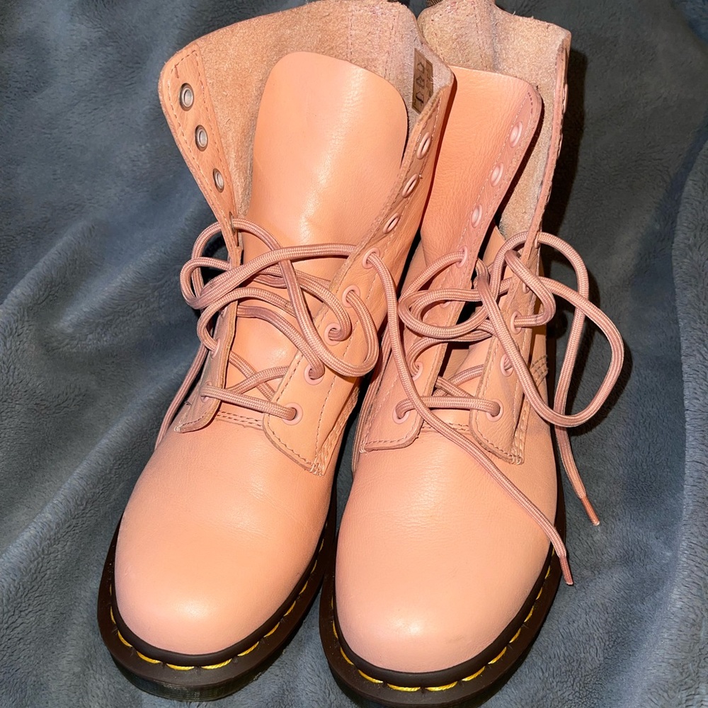 Dr. Martens Pascal Virginia Salmon Pink